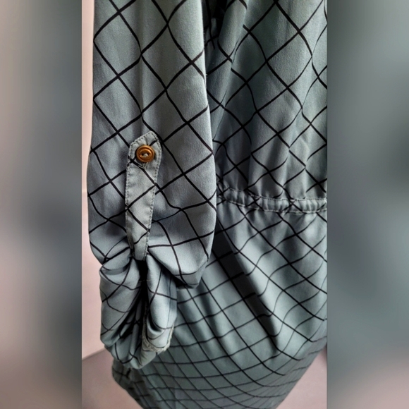 O'Neill Diamond Pattern Button Down Dress M Adjustable Sleeve Like New - Picture 4 of 6